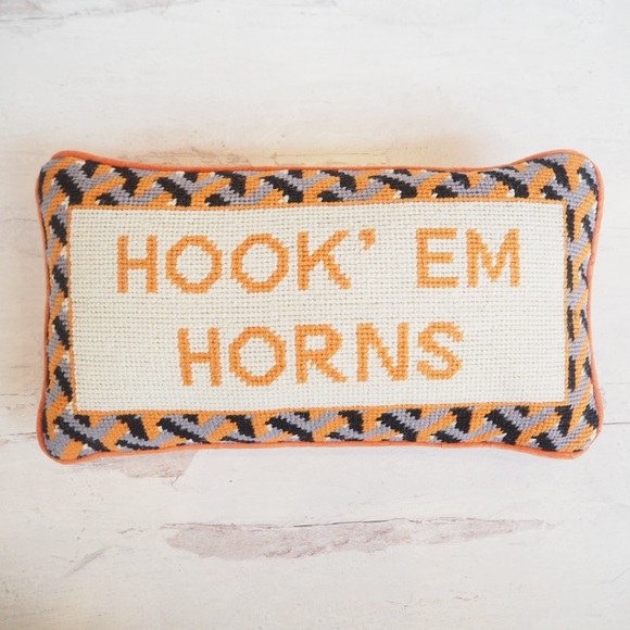Texas Longhorns Hook ‘Em Horns Needlepoint Pillow Collegiate - Picture 1 of 1